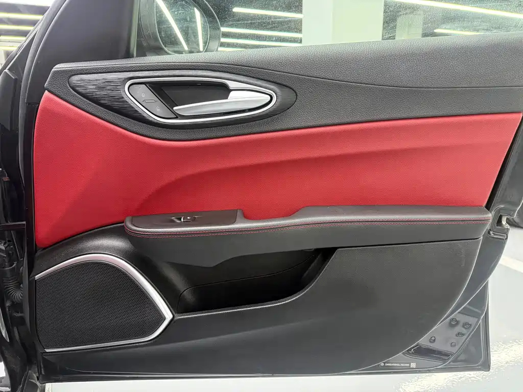 Alfa Romeo Giulia — миниатюра 20