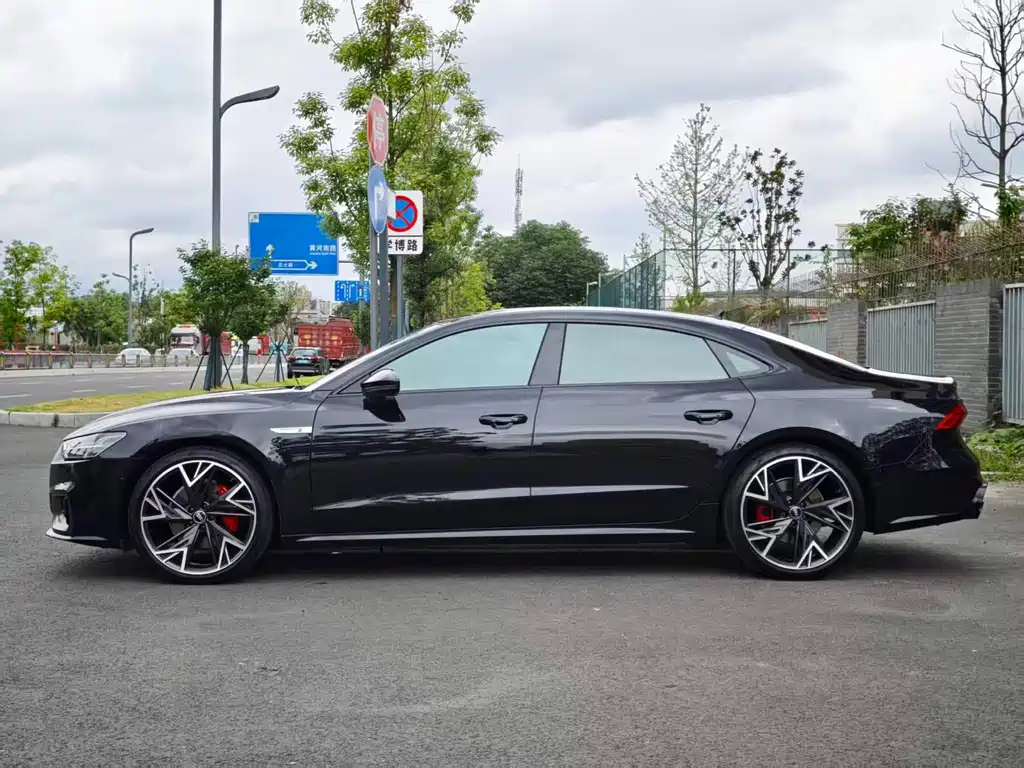 Audi A7L 2024 45 TFSI quattro S-line