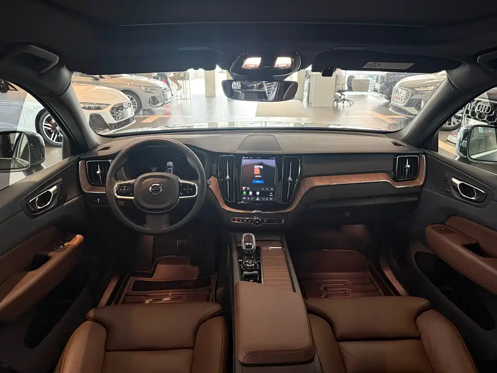 Volvo XC60 2022 B5 Luxury