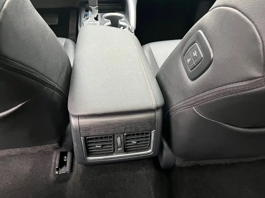 Toyota Camry — миниатюра 14