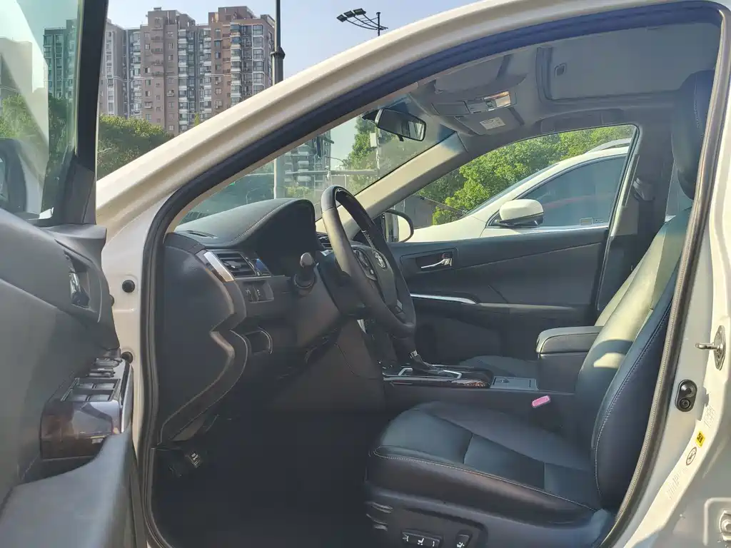 Toyota Camry — миниатюра 5