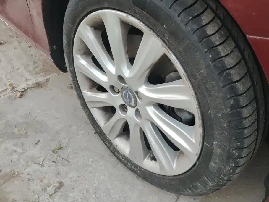 Volvo V40 — миниатюра 6