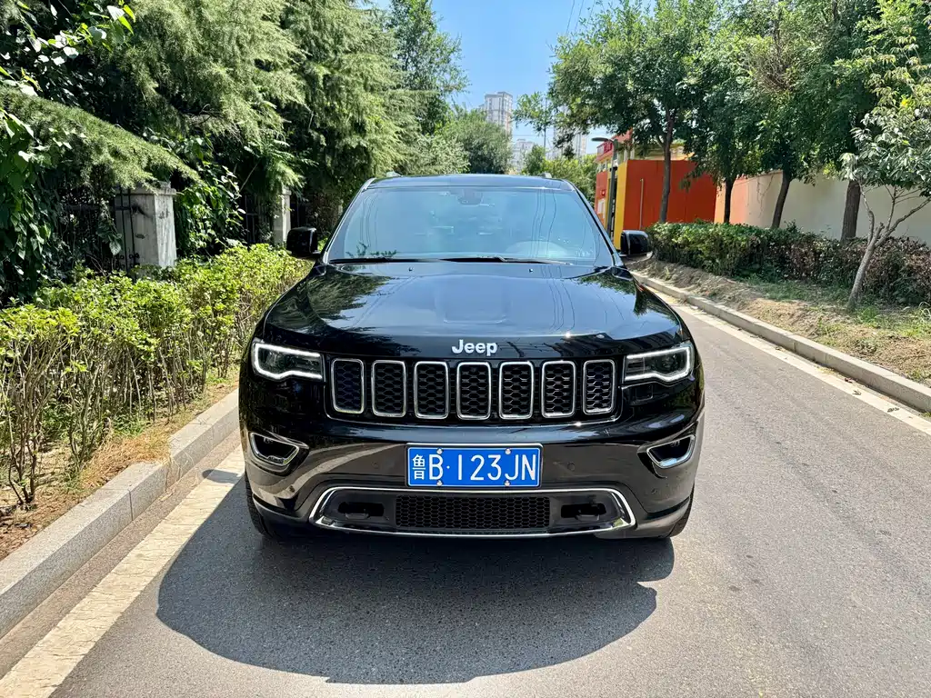 Jeep Grand Cherokee (Import) — миниатюра 4