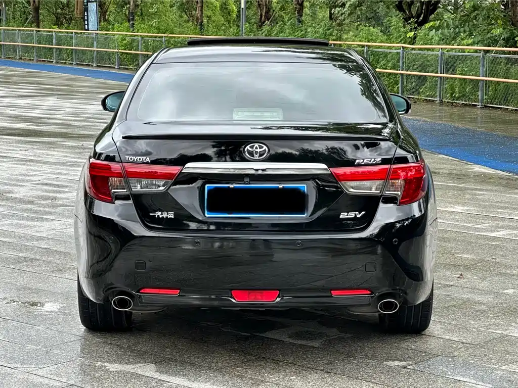 Toyota Reiz — миниатюра 8