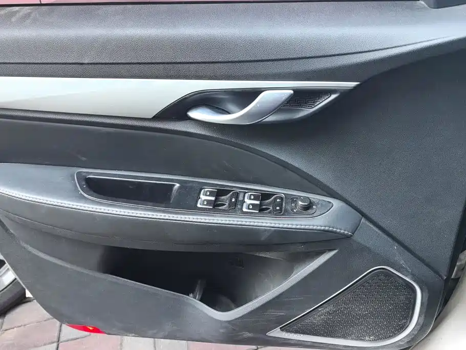 Geely Vision S1 — миниатюра 7