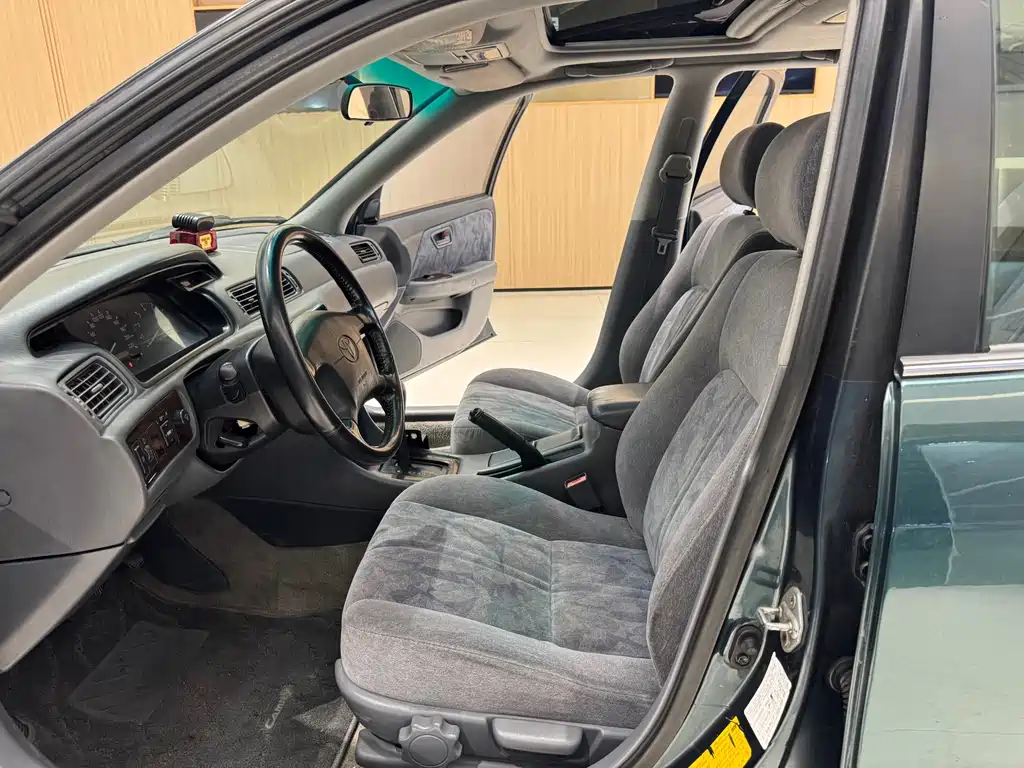 Toyota Camry — миниатюра 14
