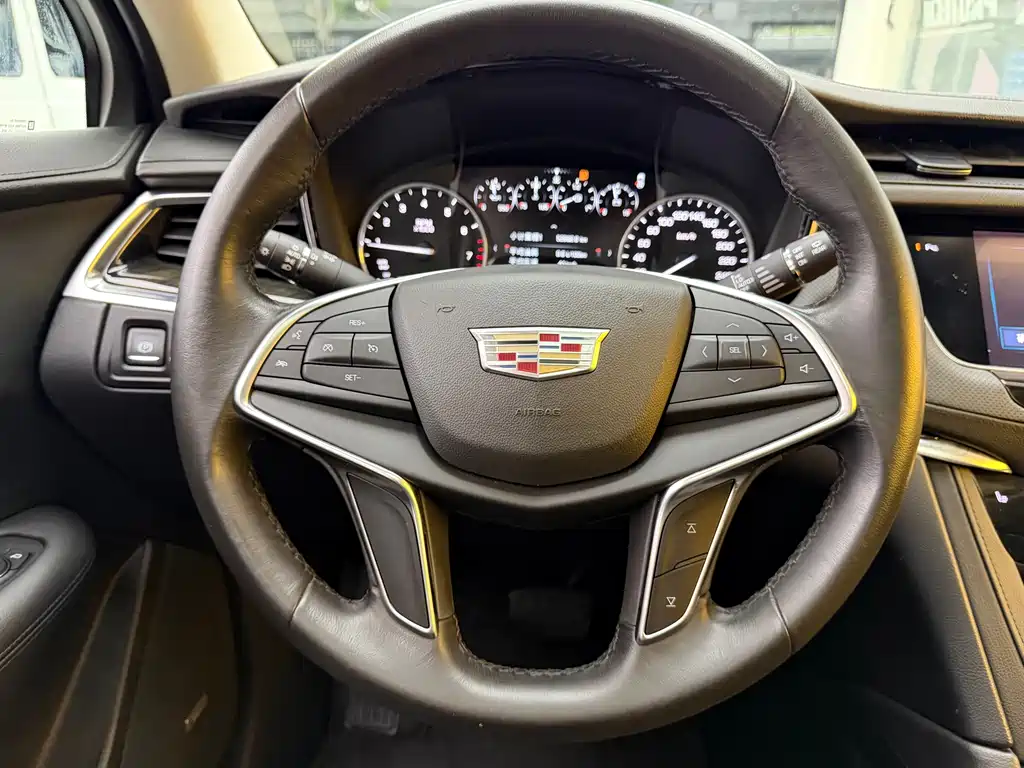 Cadillac XT5 — миниатюра 3