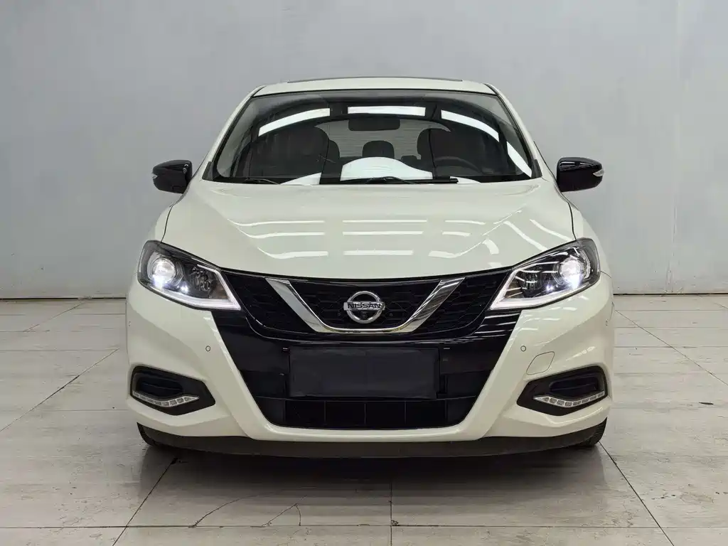 Nissan Tiida — миниатюра 2