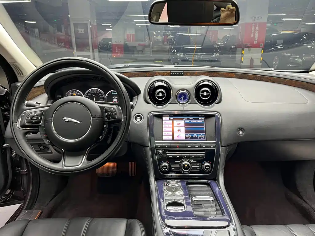 Jaguar XJ — миниатюра 32