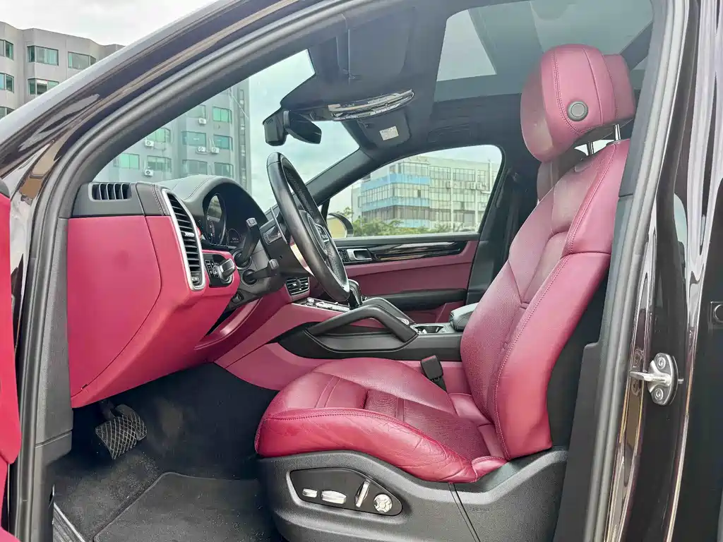 Porsche Cayenne — миниатюра 3
