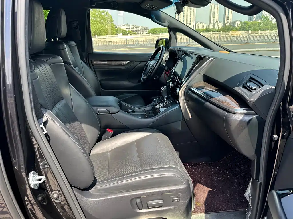 Toyota Alphard 2021 2.5L Premium