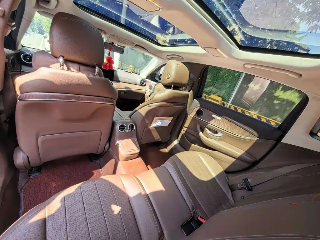 Mercedes-Benz E-Class — миниатюра 6
