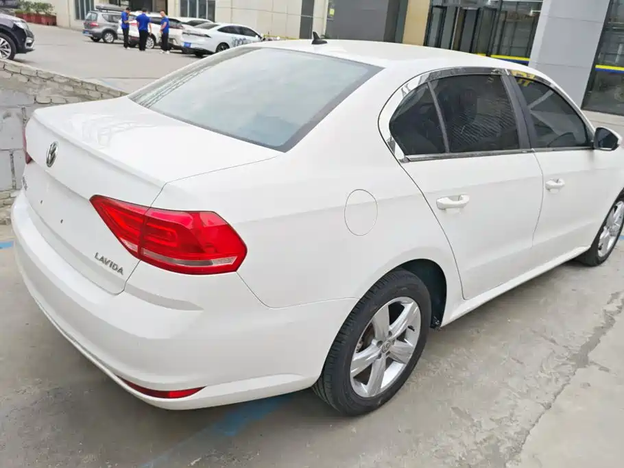 Volkswagen Lavida — миниатюра 3