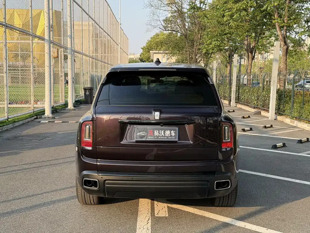 Rolls-Royce Cullinan 2018 мест