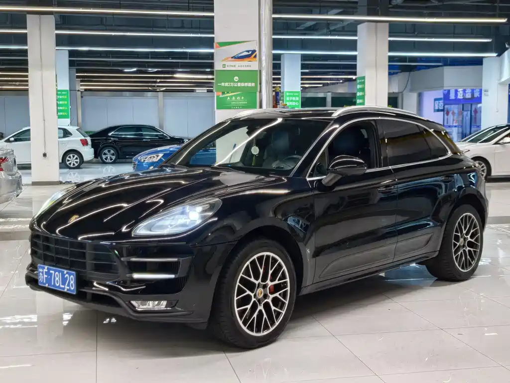PORSCHE MACAN