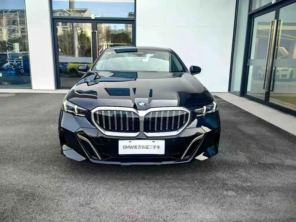 BMW 5 Series - фото 2