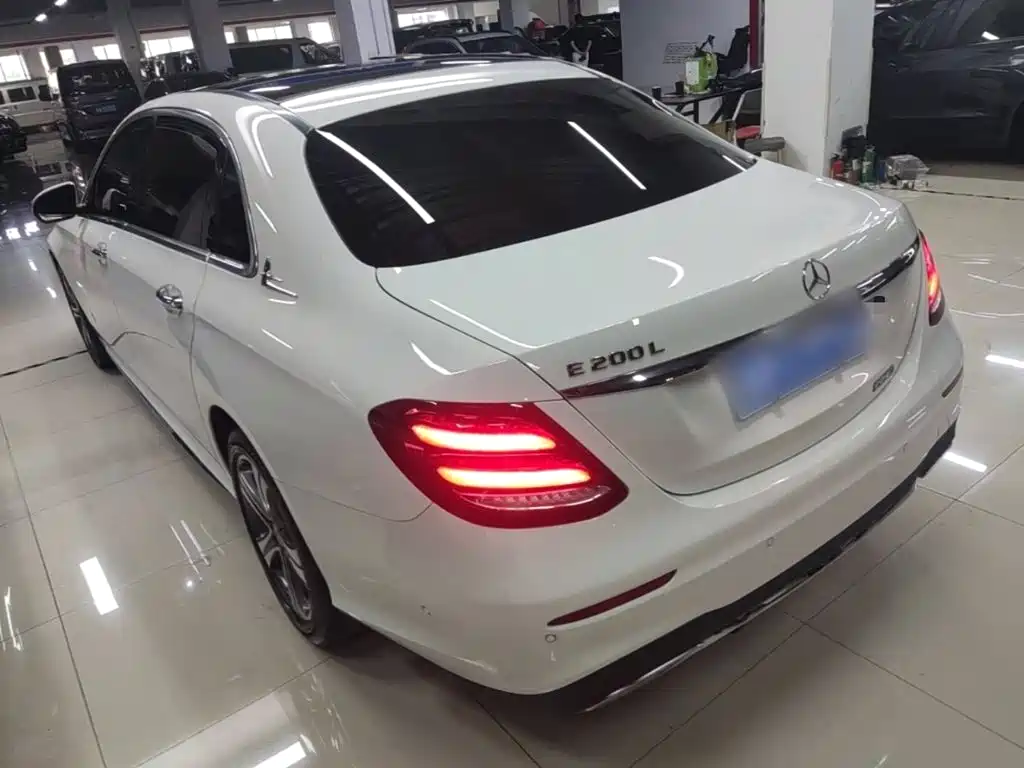 Mercedes-Benz E-Class — миниатюра 5