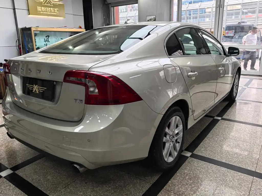 VOLVO  S60
