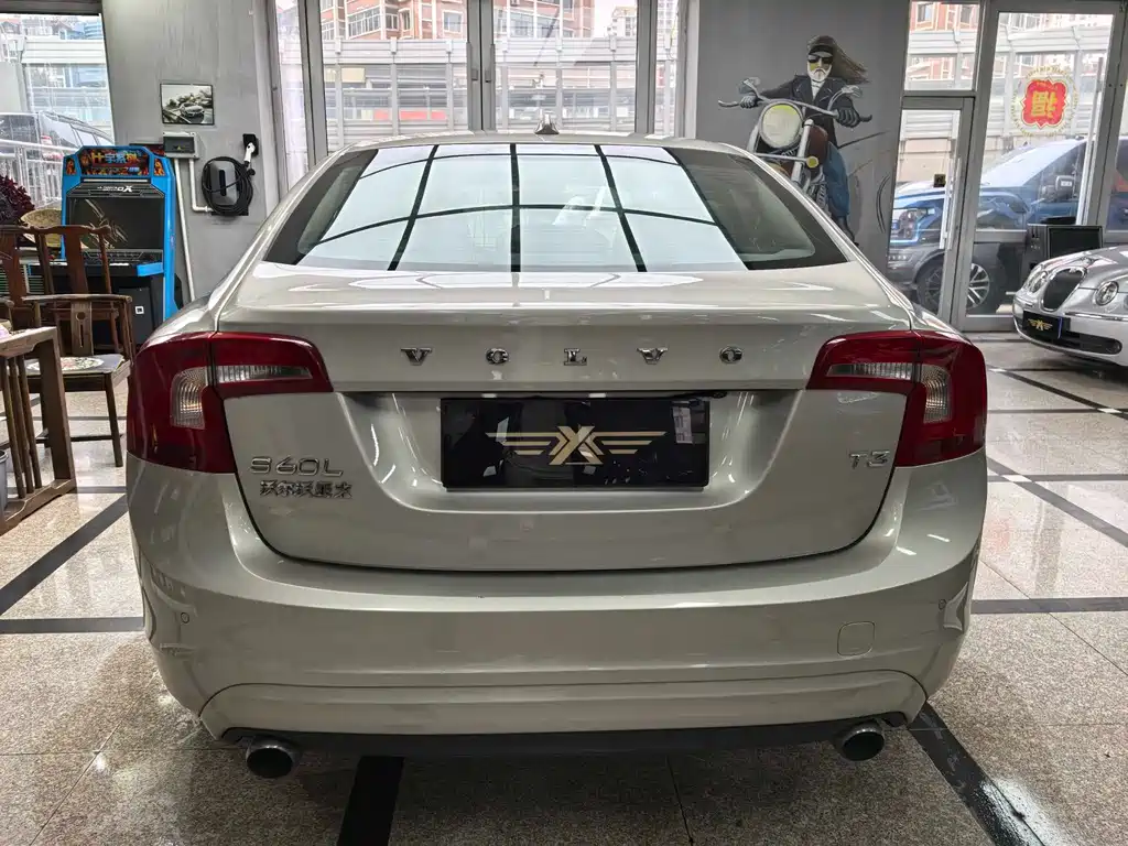 VOLVO  S60