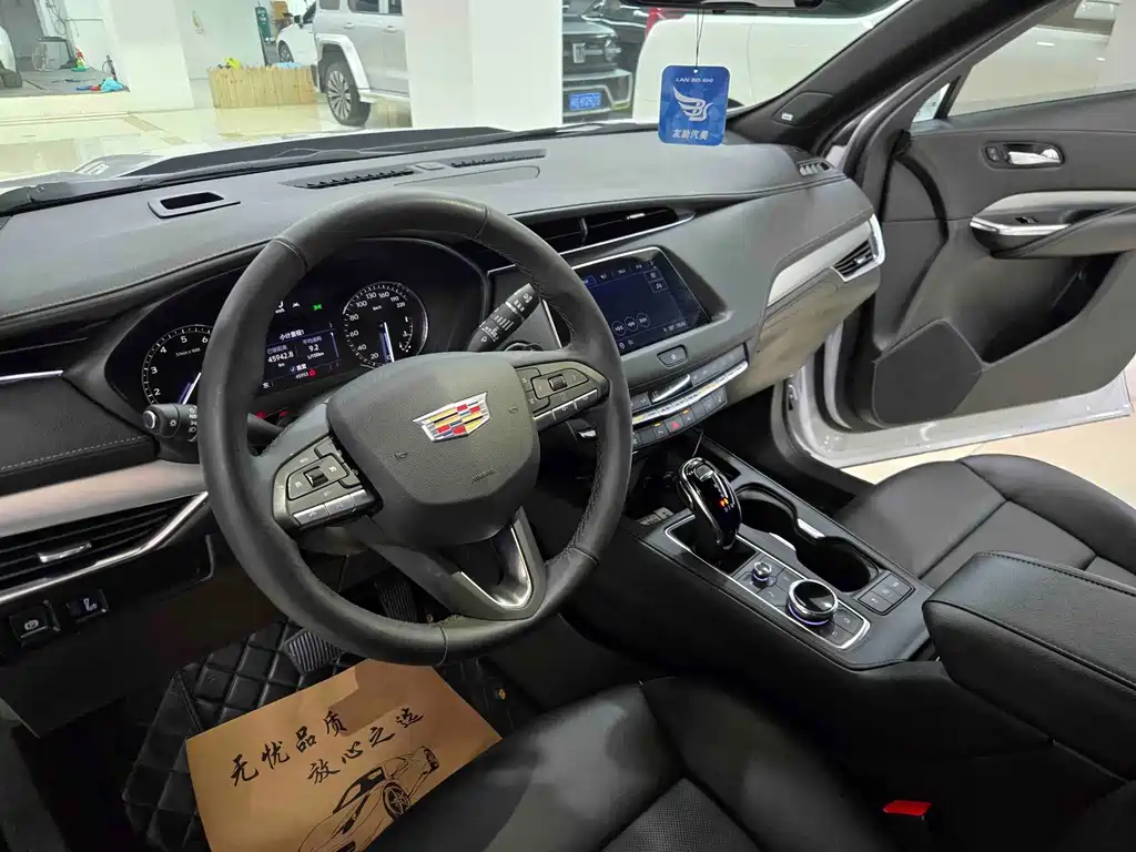 Cadillac XT4 — миниатюра 8