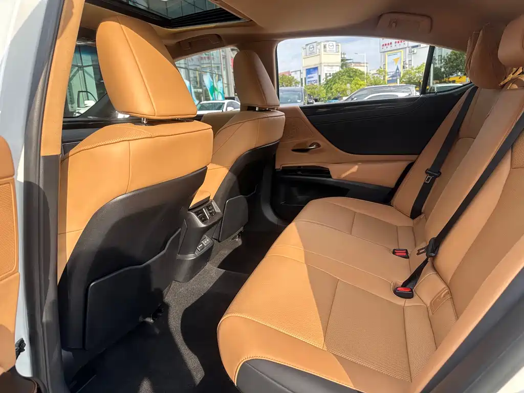 Lexus ES — миниатюра 15
