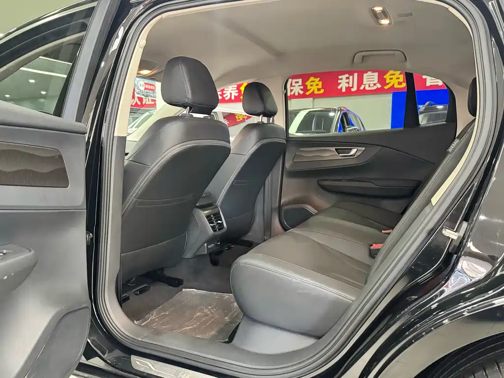 Hongqi Hongqi E-QM5 — миниатюра 6