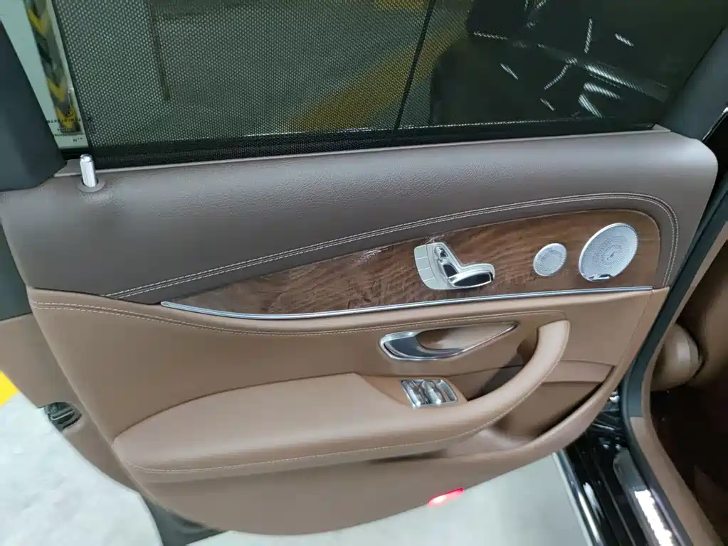 Mercedes-Benz E-Class — миниатюра 8