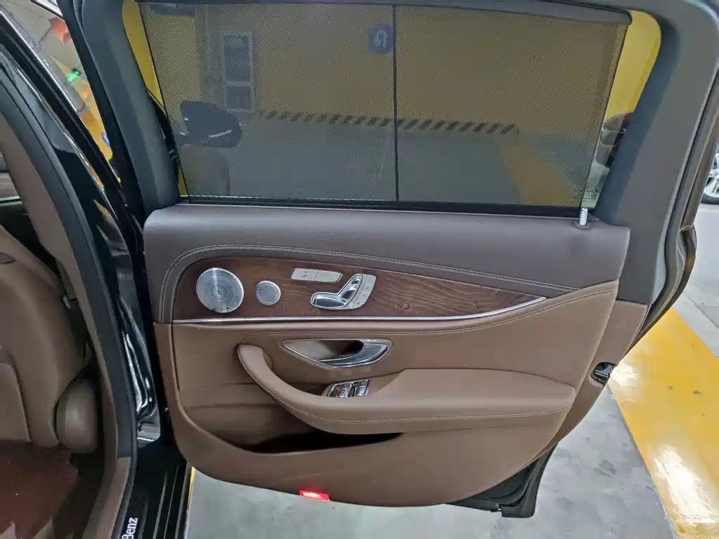 Mercedes-Benz E-Class — миниатюра 10