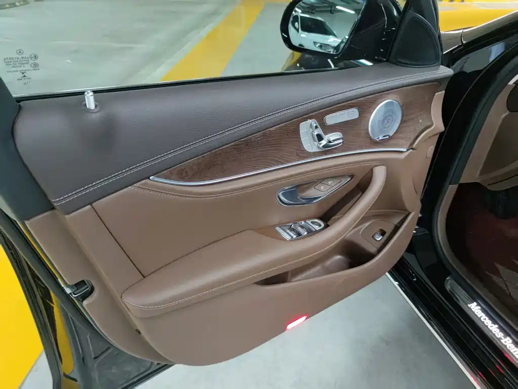 Mercedes-Benz E-Class — миниатюра 5