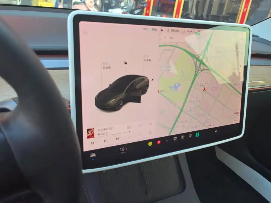 Tesla Model 3 — миниатюра 13