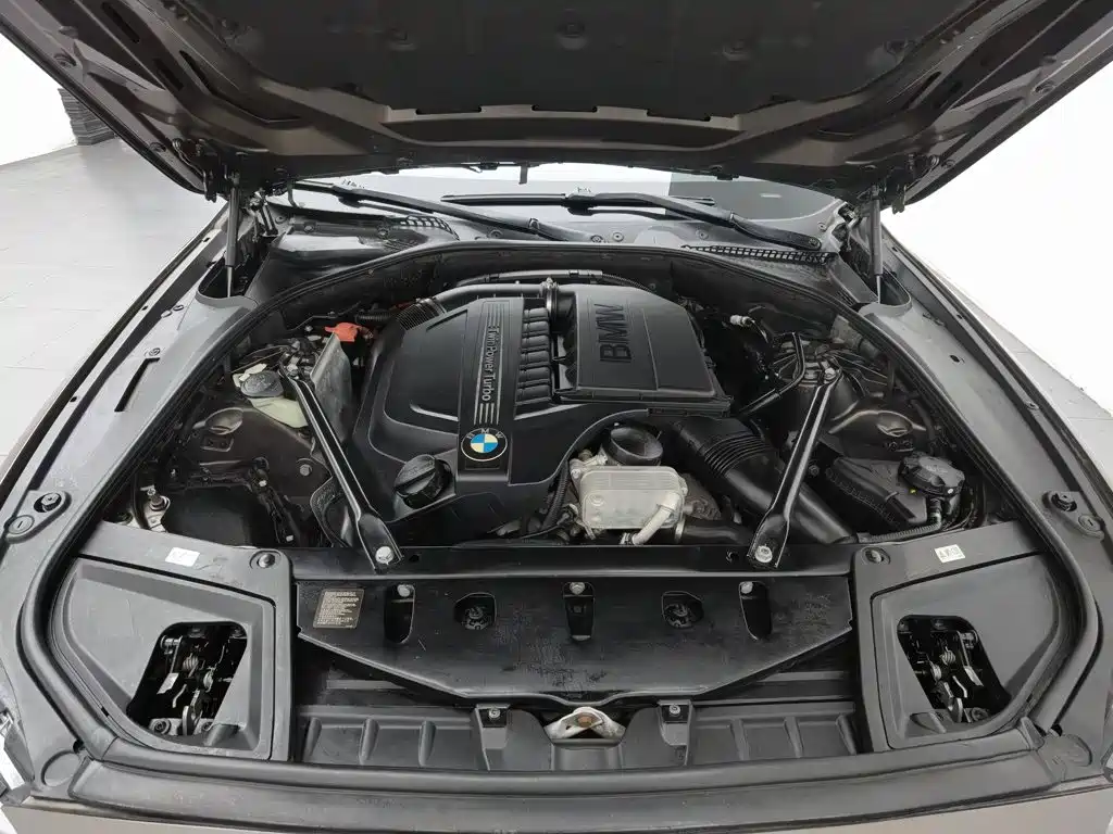 BMW 5 Series — миниатюра 6