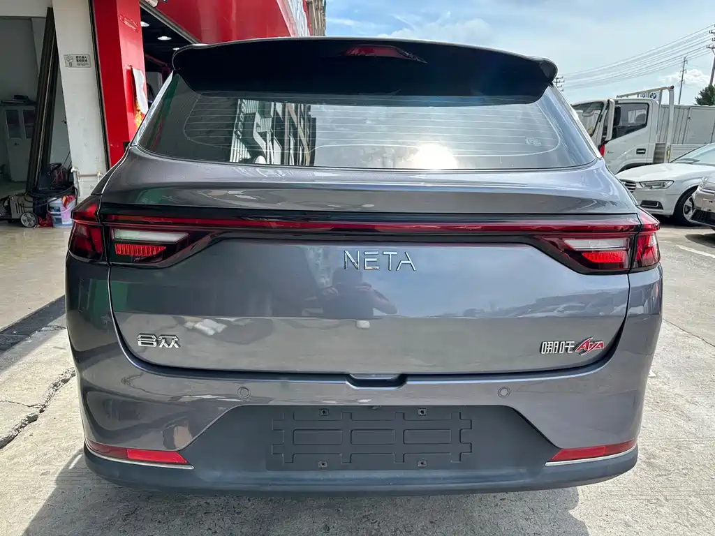 Neta V 2022 400