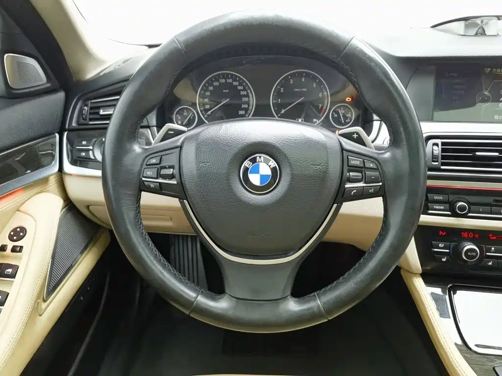 BMW 5 Series — миниатюра 11