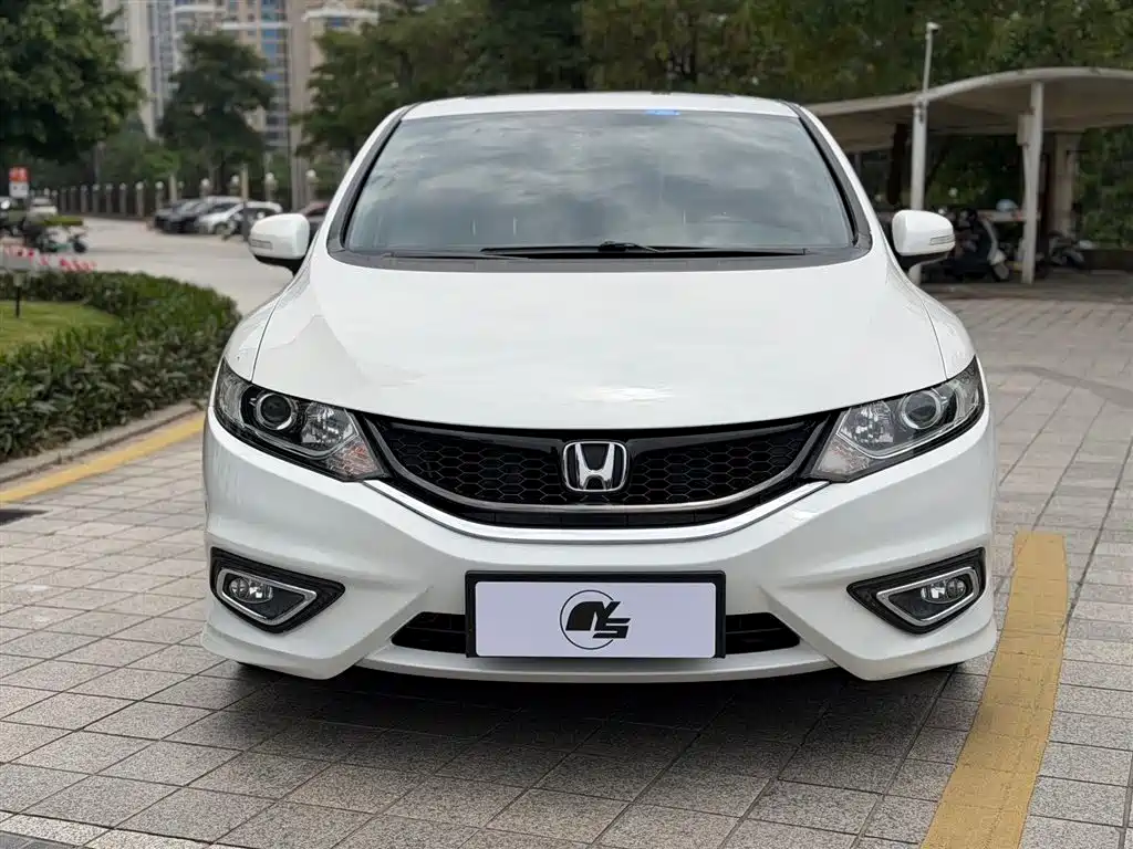 Honda Jade 2016 1.8L AT Comfort Elite 5 мест