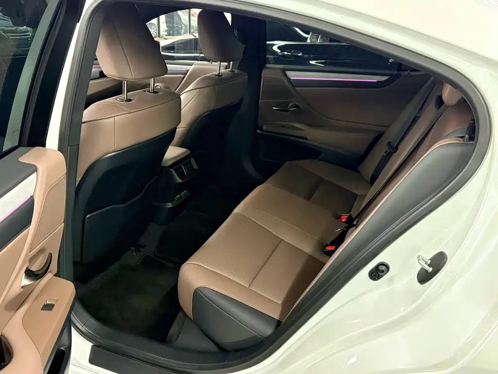 Lexus ES — миниатюра 8