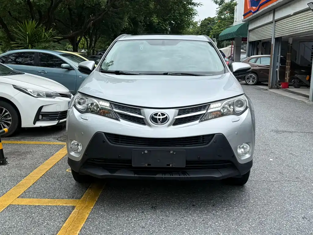Toyota RAV4 — миниатюра 3