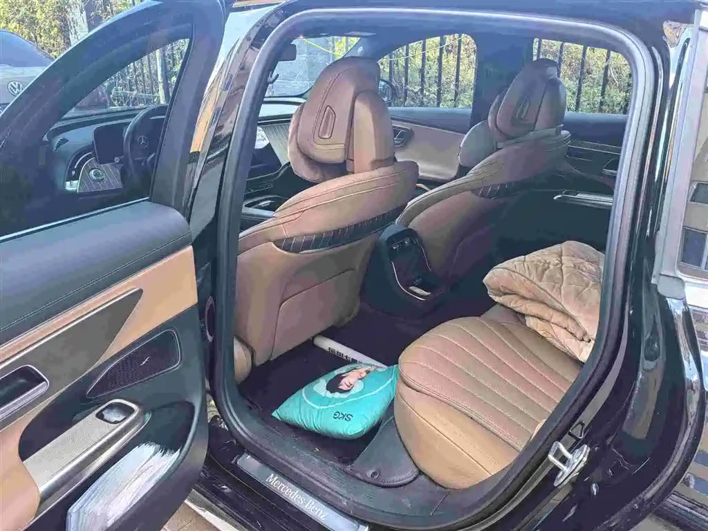 Mercedes-Benz E-Class — миниатюра 8