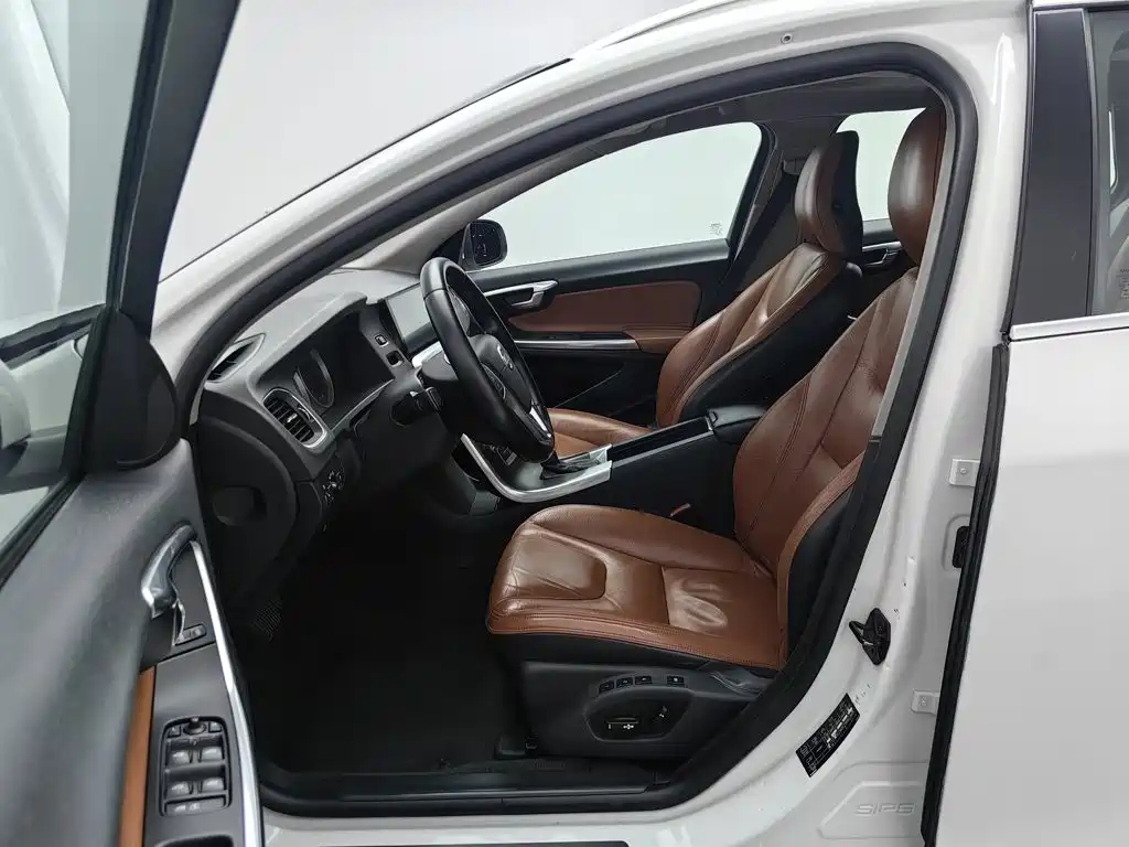 Volvo V60 — миниатюра 10