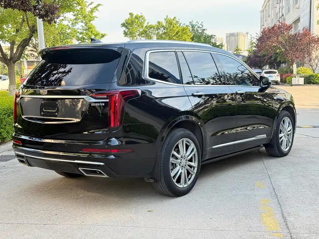 Cadillac XT6 2022 2.0T мест Luxury