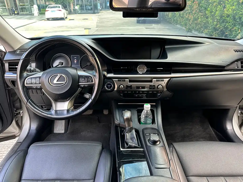 Lexus ES — миниатюра 9