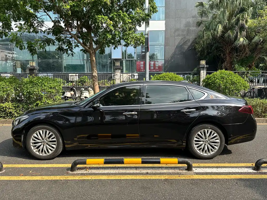 Infiniti Q70 — миниатюра 4