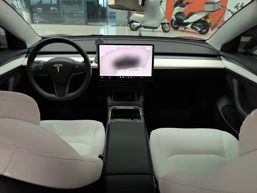 Tesla Model 3 — миниатюра 10