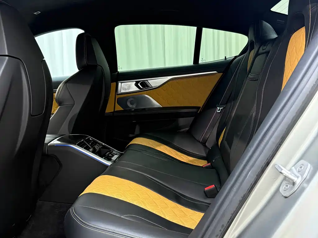 BMW M8 — миниатюра 8