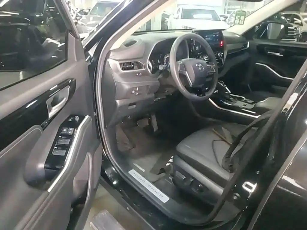 Toyota Highlander — миниатюра 16