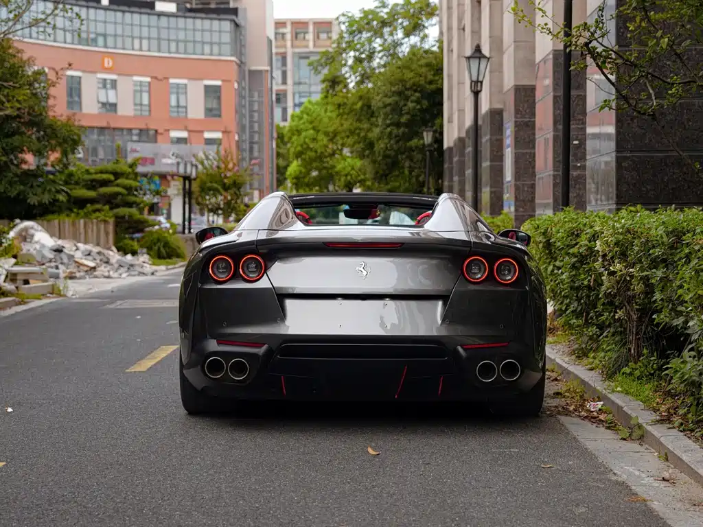 Ferrari 812 — миниатюра 5