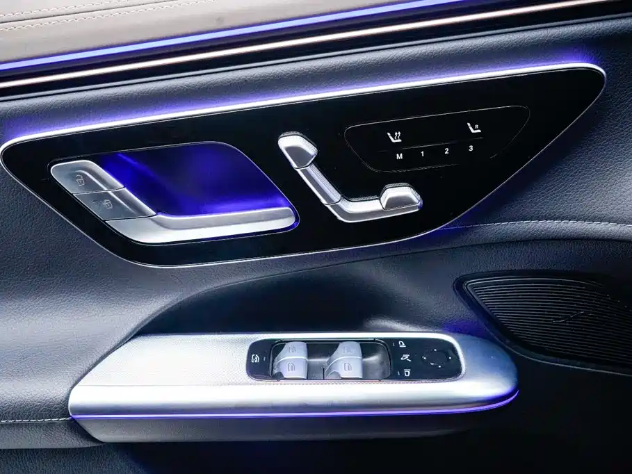 Mercedes-Benz EQE SUV — миниатюра 22
