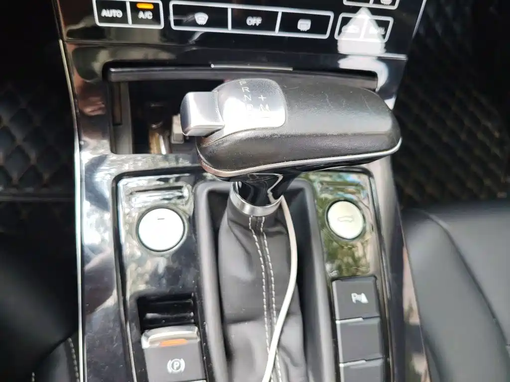 Hongqi Hongqi H5 — миниатюра 7