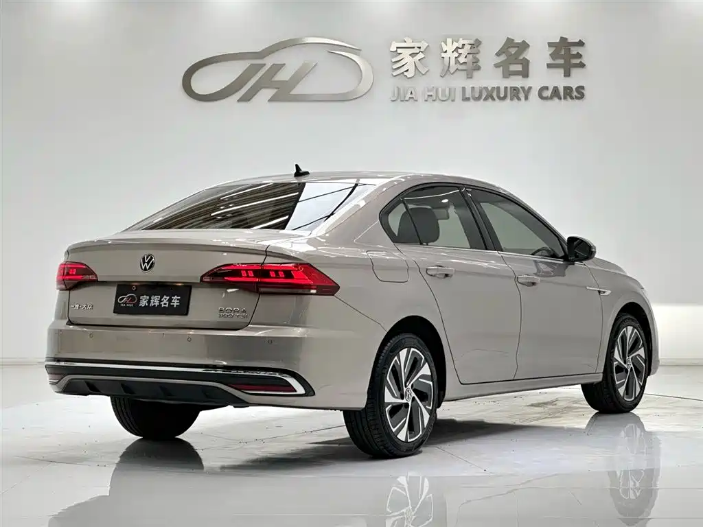Volkswagen Bora 2023 300TSI DSG