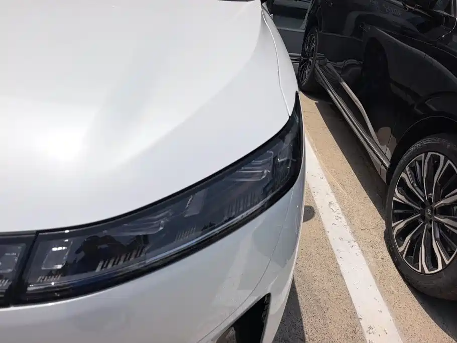 Dongfeng eπ008 2025 210Ultra Smart Drive 5 мест