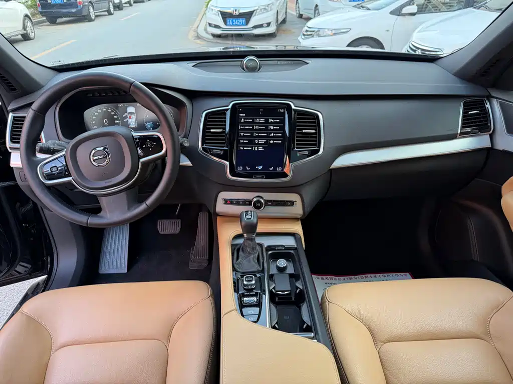 Volvo XC90 2018 T6 7 мест